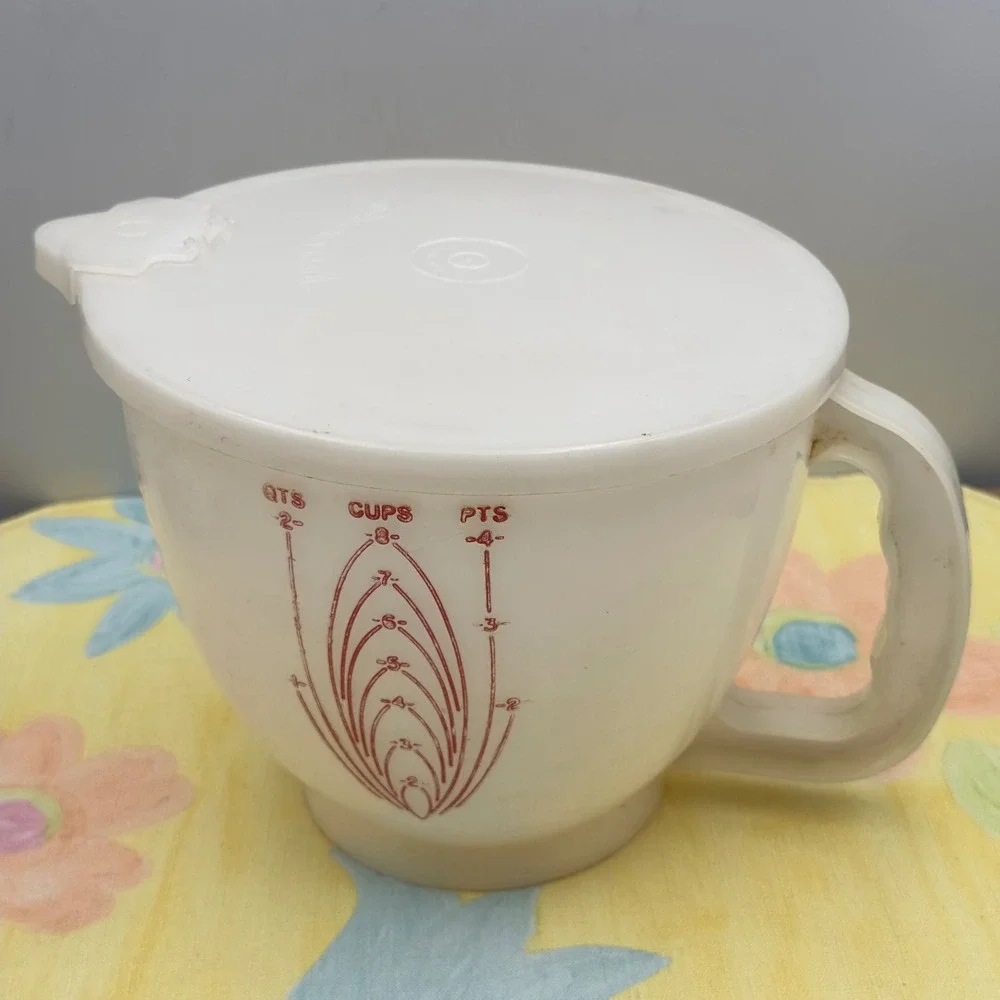 Vintage Tupperware 8 Cup Measuring Mix N Store Bowl Pour Spout Red Lettering Lid